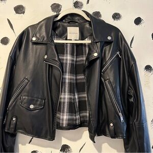 AVEV LES FILLES FAUX LEATHER BIKER JACKET, BLACK SIZE MEDIUM